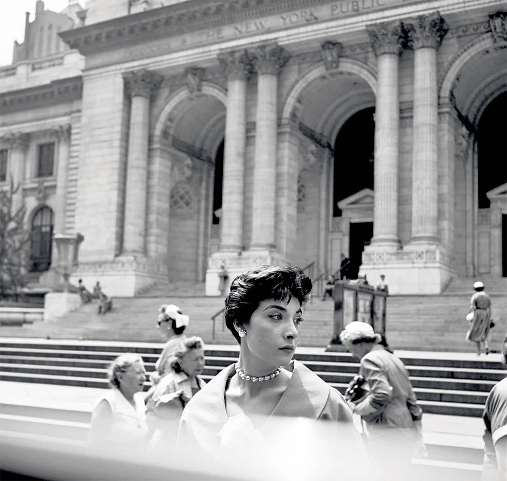 1950s New York: 50+ Spectacular Photographs Capture New City In Motion By Vivian Maier