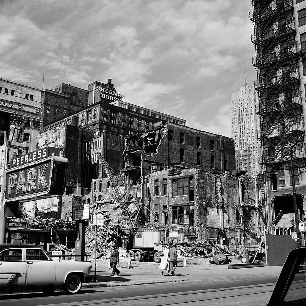 1950s New York: 50+ Spectacular Photographs Capture New City In Motion By Vivian Maier