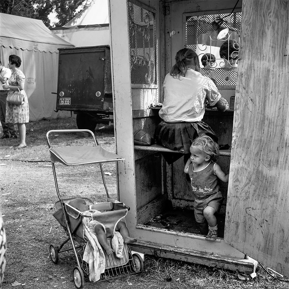 1950s New York: 50+ Spectacular Photographs Capture New City In Motion By Vivian Maier