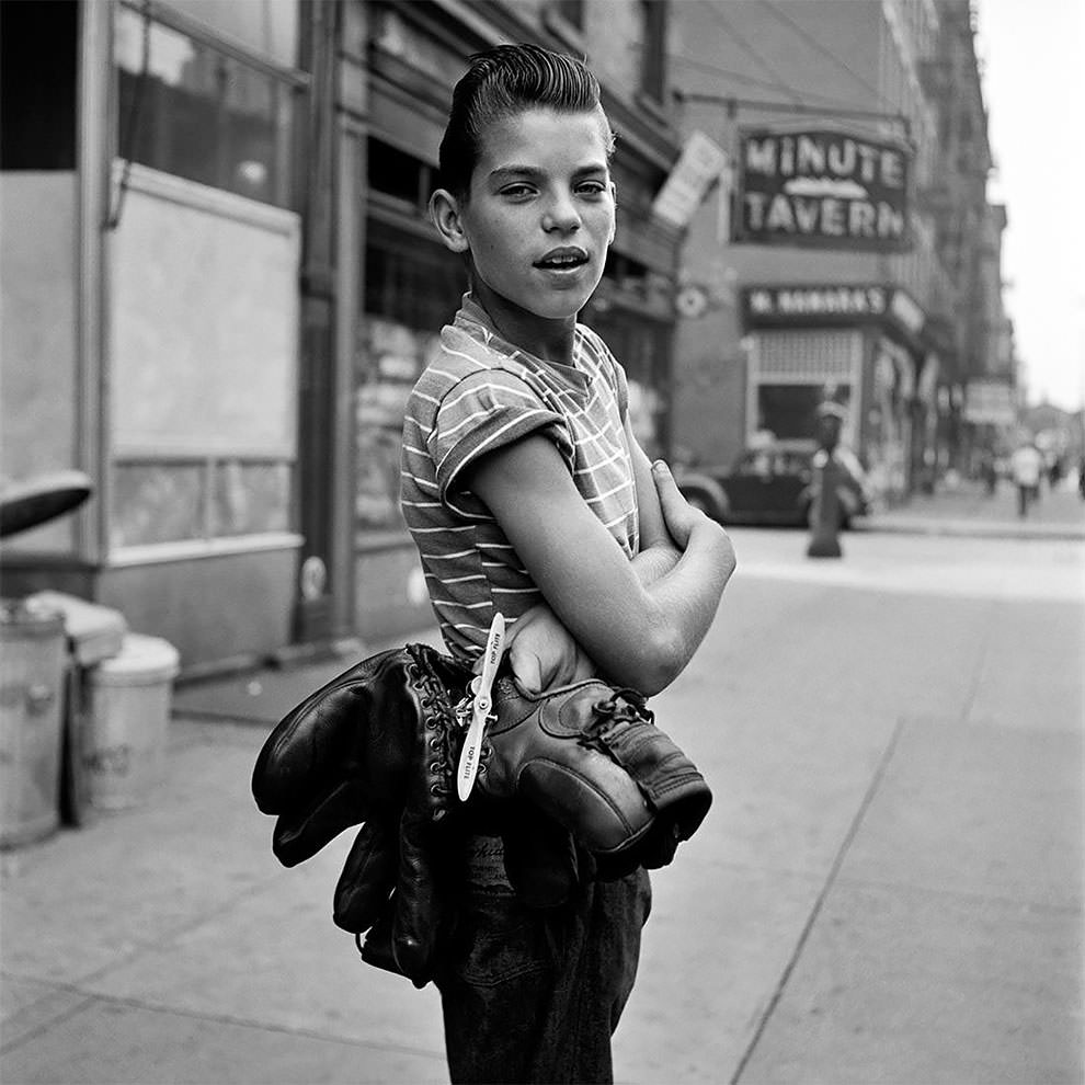 1950s New York: 50+ Spectacular Photographs Capture New City In Motion By Vivian Maier