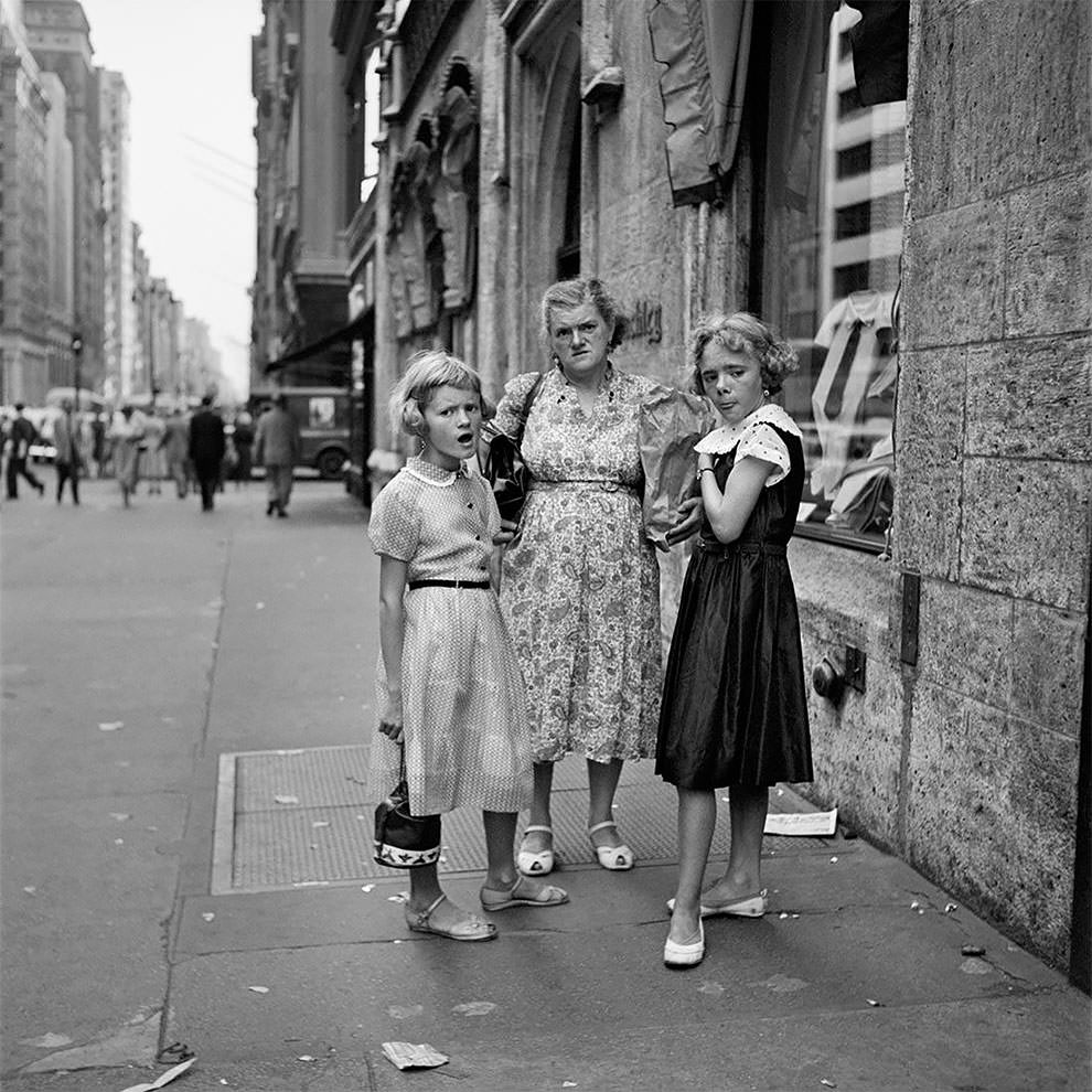 1950s New York: 50+ Spectacular Photographs Capture New City In Motion By Vivian Maier