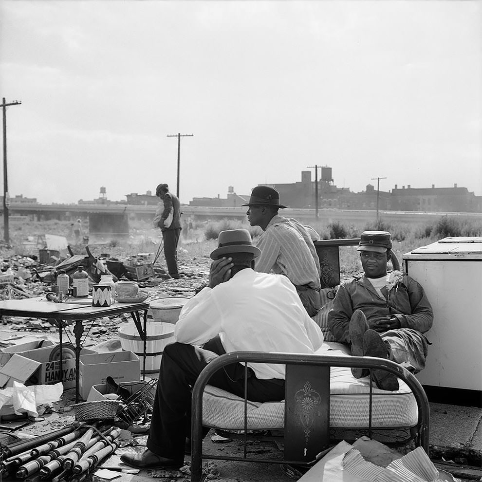 1950s New York: 50+ Spectacular Photographs Capture New City In Motion By Vivian Maier