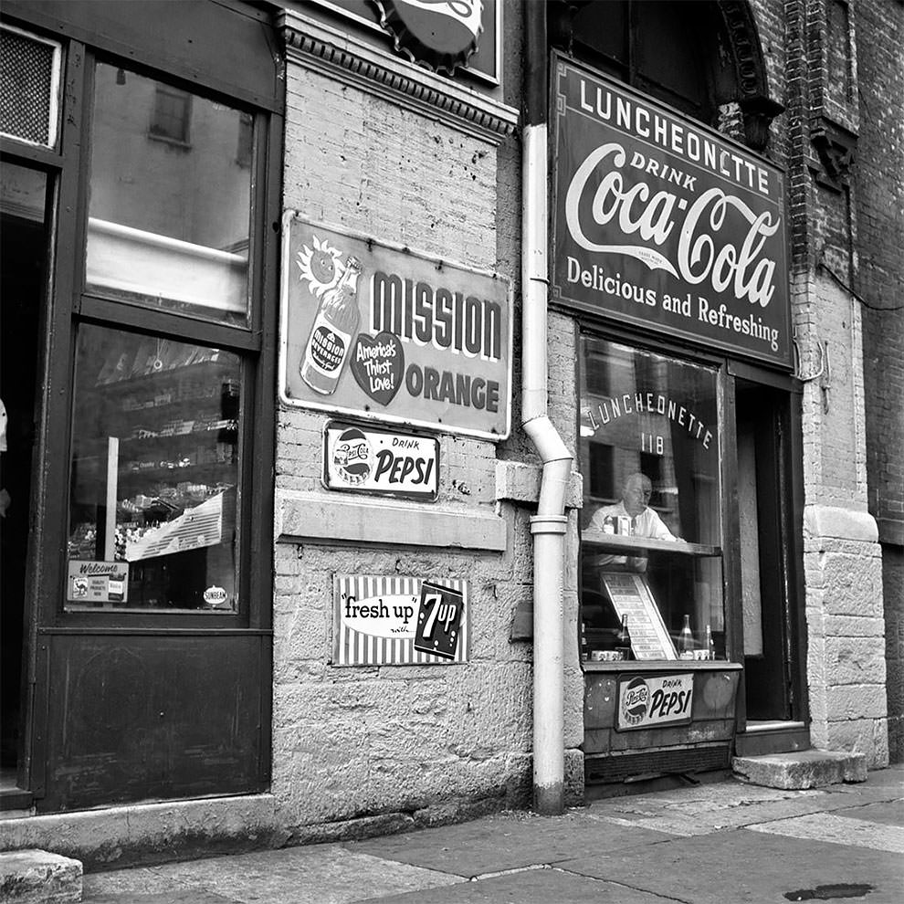 1950s New York: 50+ Spectacular Photographs Capture New City In Motion By Vivian Maier