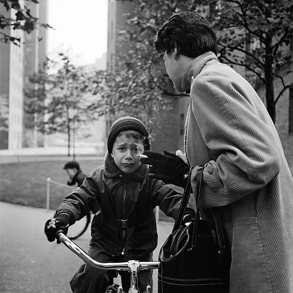 1950s New York: 50+ Spectacular Photographs Capture New City In Motion By Vivian Maier