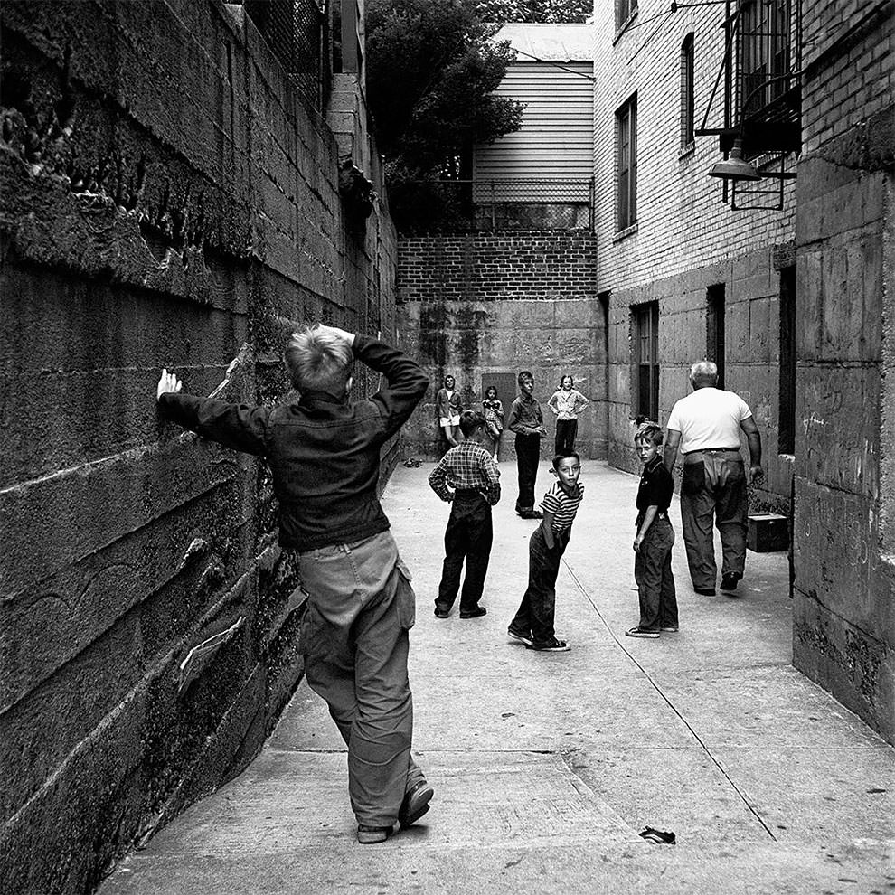 1950s New York: 50+ Spectacular Photographs Capture New City In Motion By Vivian Maier