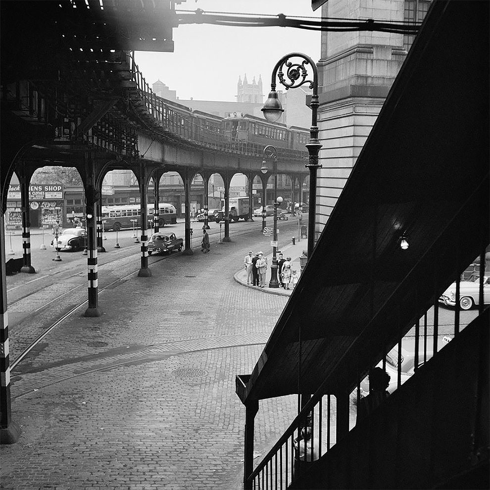 1950s New York: 50+ Spectacular Photographs Capture New City In Motion By Vivian Maier