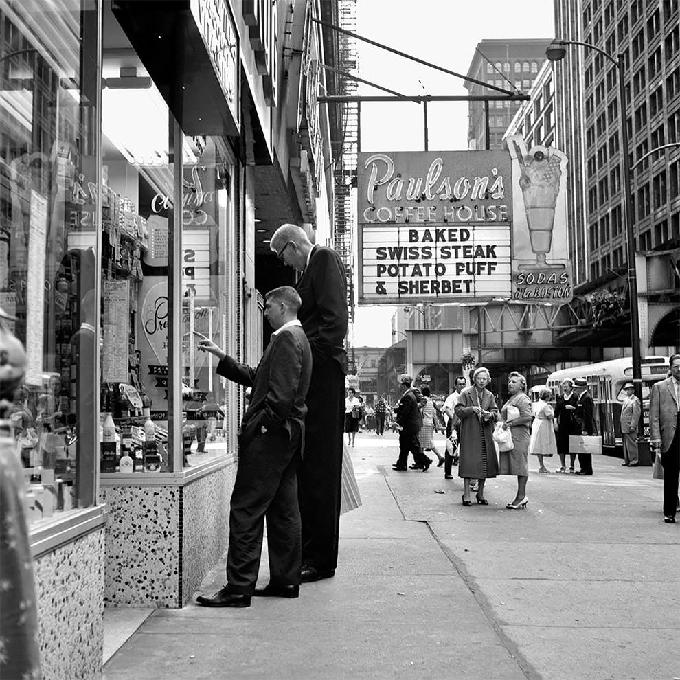 1950s New York: 50+ Spectacular Photographs Capture New City In Motion By Vivian Maier