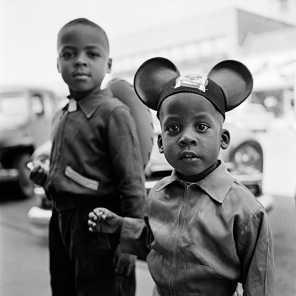 1950s New York: 50+ Spectacular Photographs Capture New City In Motion By Vivian Maier