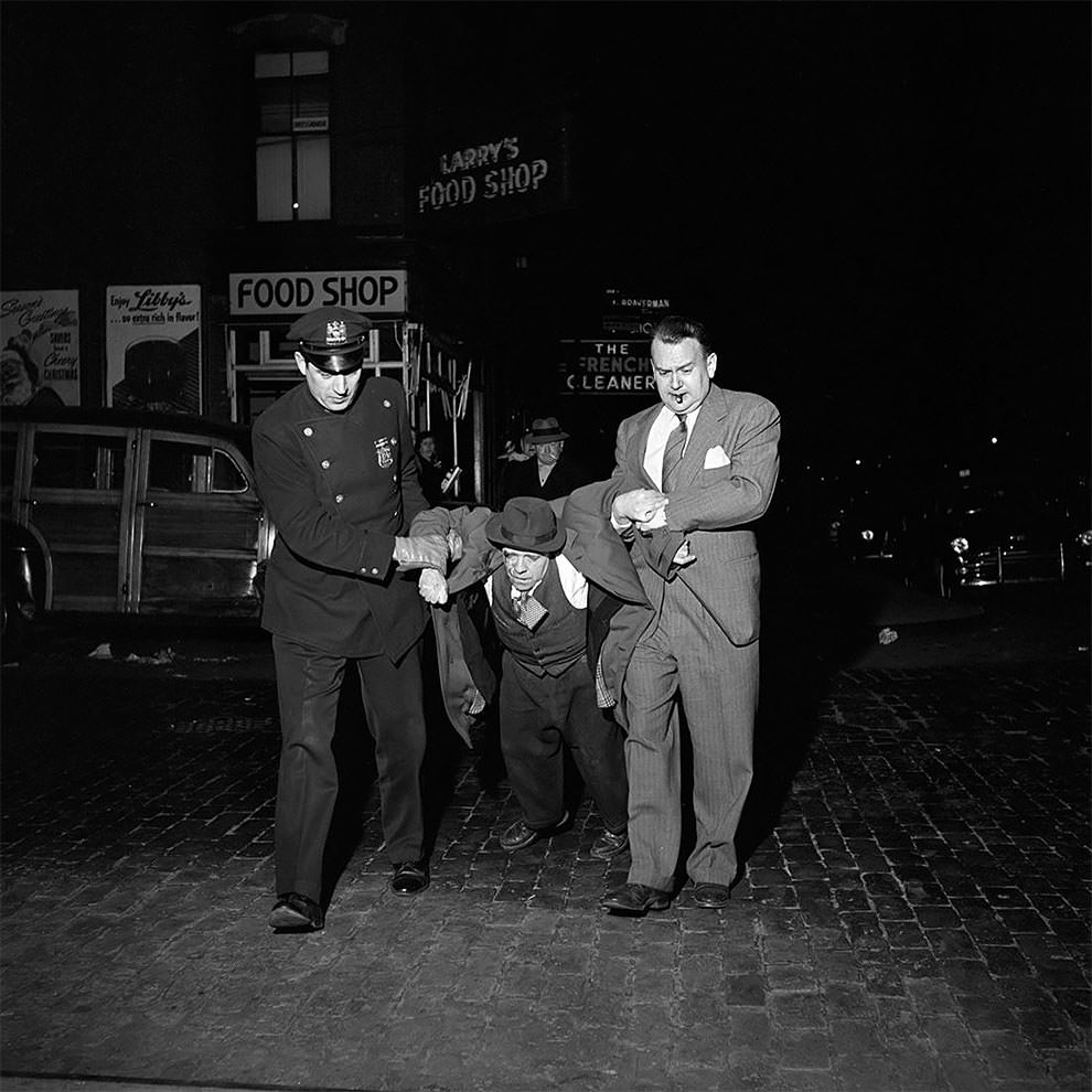 1950s New York: 50+ Spectacular Photographs Capture New City In Motion By Vivian Maier