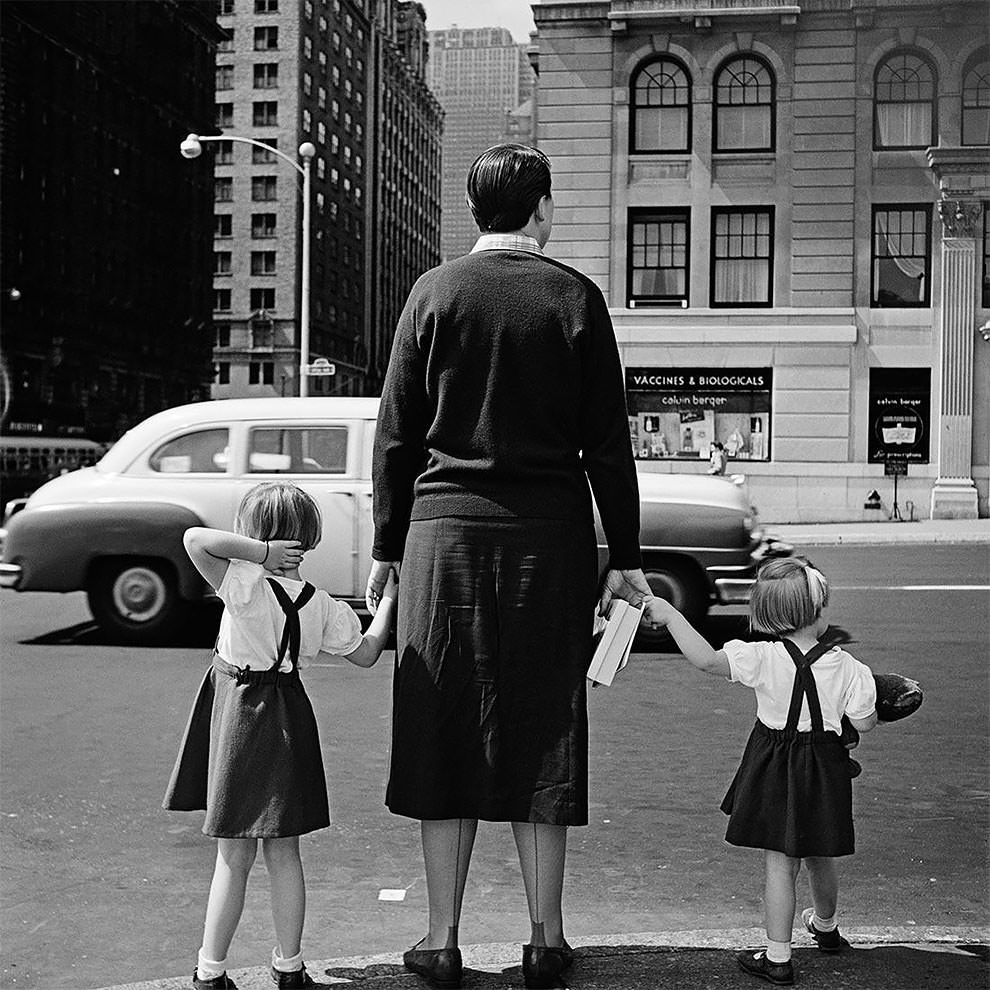 1950s New York: 50+ Spectacular Photographs Capture New City In Motion By Vivian Maier