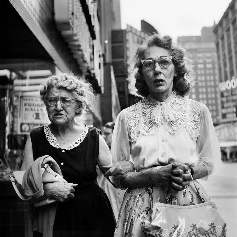 1950s New York: 50+ Spectacular Photographs Capture New City In Motion By Vivian Maier