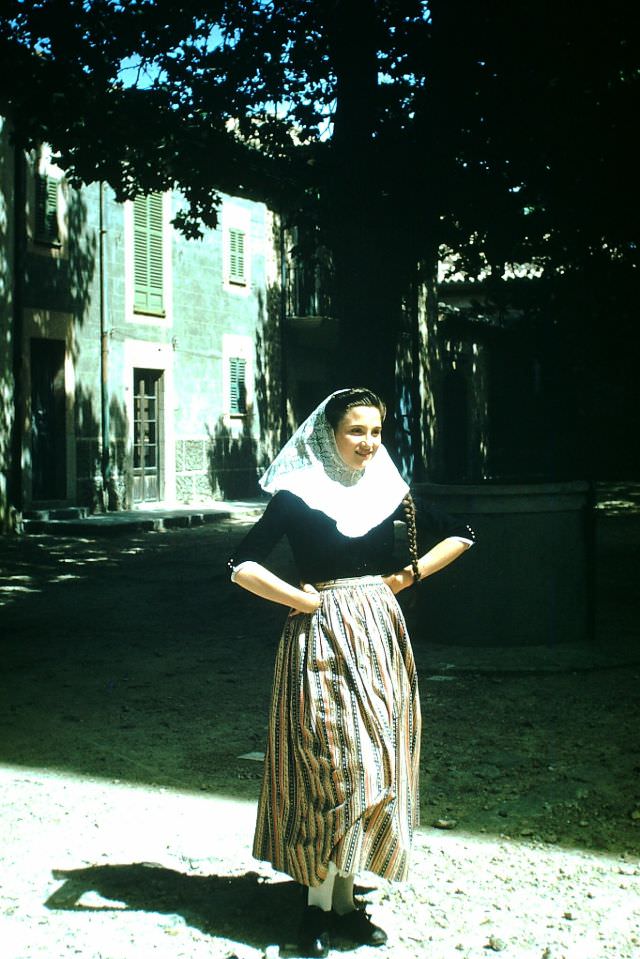 Mallorca girl in costume, Palma