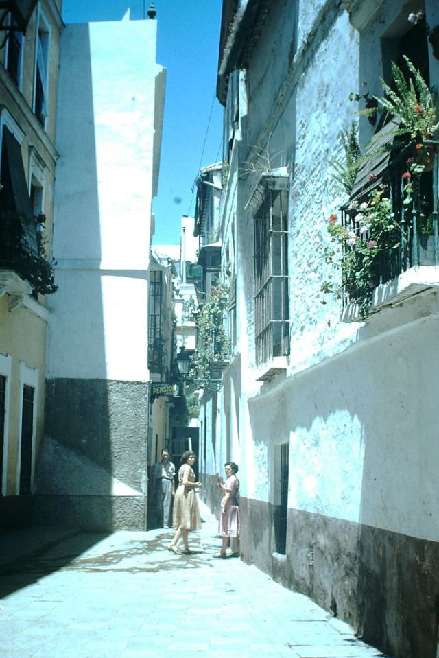 Street in Santa Cruz, Seville