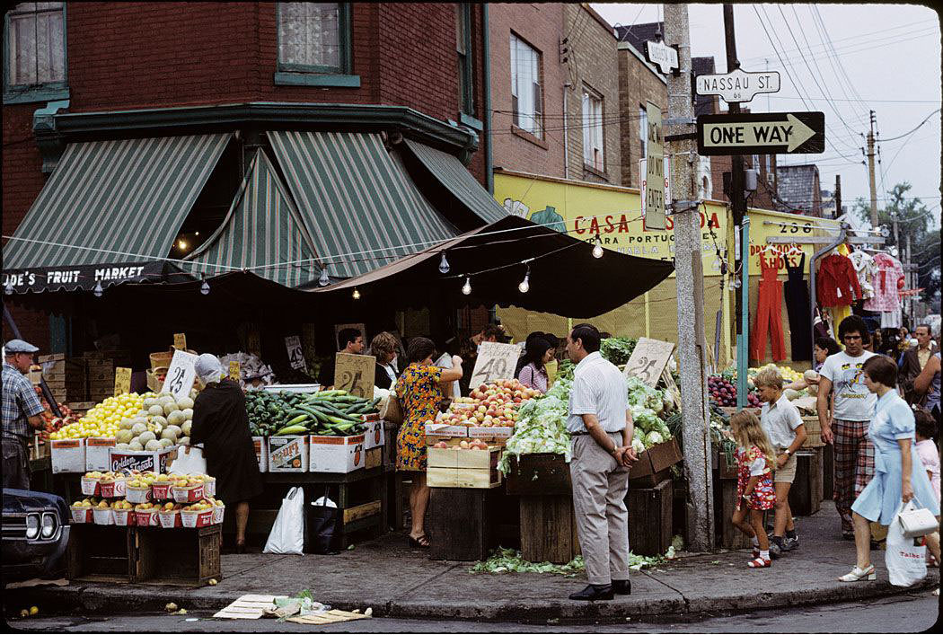 50+ Amazing Photos Show What Canada Looked Like In The 1960s