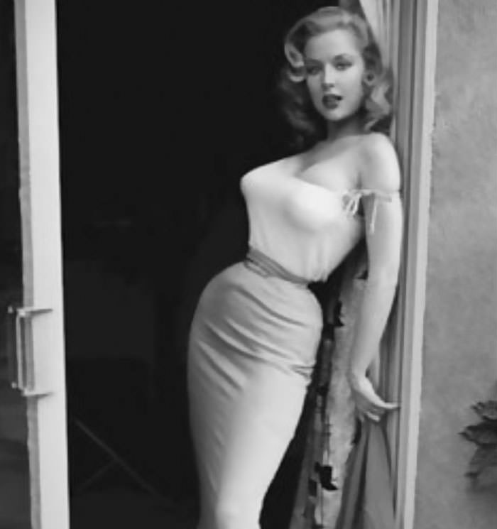 Bullet Bras: Before Push Up and Padded Bras, They Were All The Rage In The 1940s and 1950s