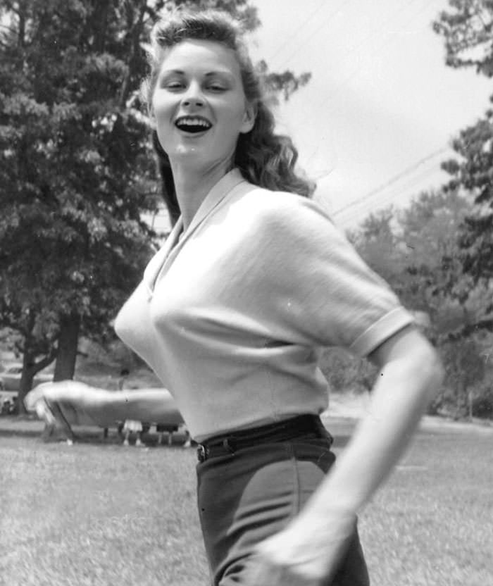 Bullet Bras: Before Push Up and Padded Bras, They Were All The Rage In The 1940s and 1950s
