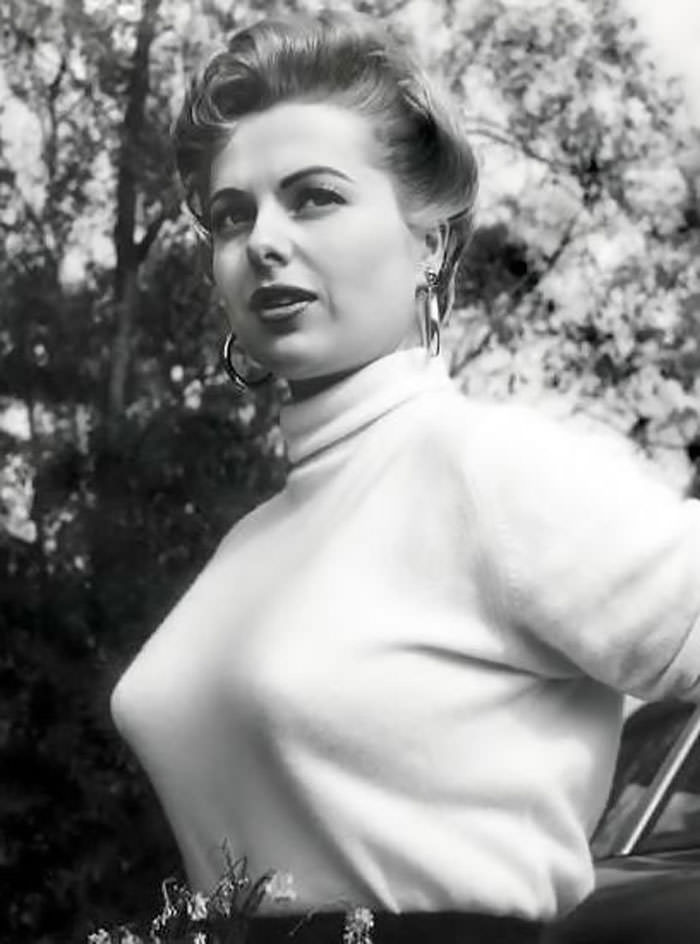 Bullet Bras: Before Push Up and Padded Bras, They Were All The Rage In The 1940s and 1950s