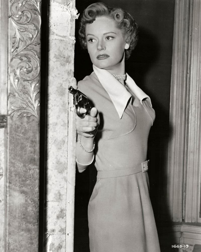 Alexis Smith in Undercover Girl (1950)