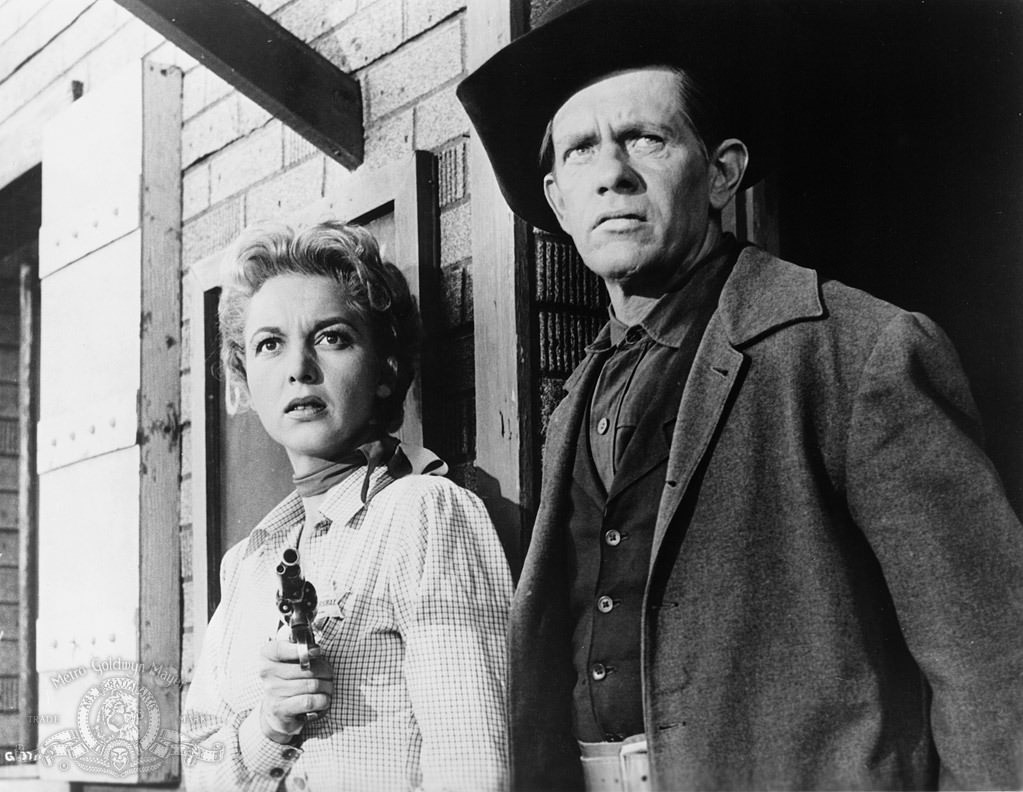 Beverly Garland with George Offerman Jr. in Gunslinger (1956)