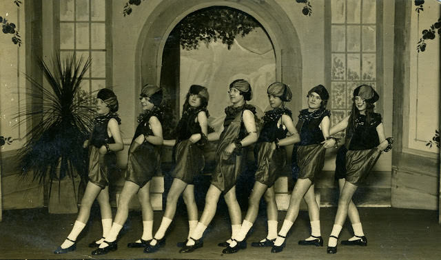 Hyde dancing girls, 1930