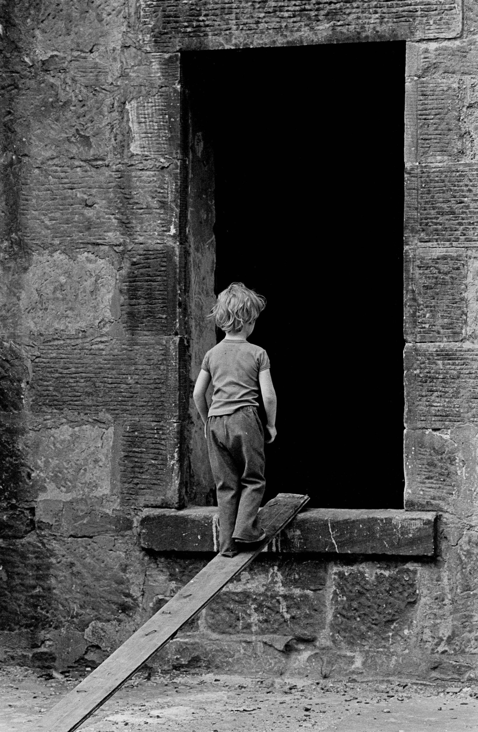 Play in a derelict Glasgow tenement 1971