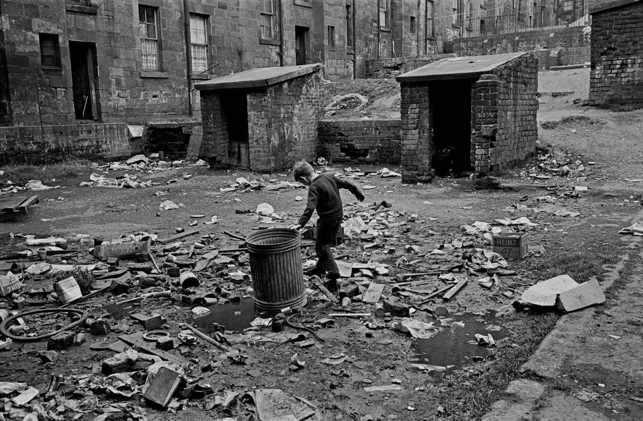 Tenement courtyard Maryhill 1971