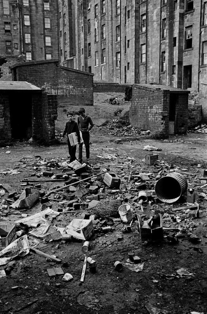 Boys delivering newspapers Maryhill tenement back 1971