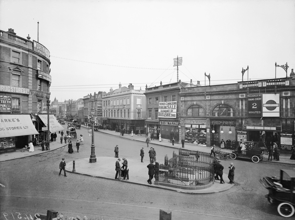 Hammersmith Broadway, 1910.