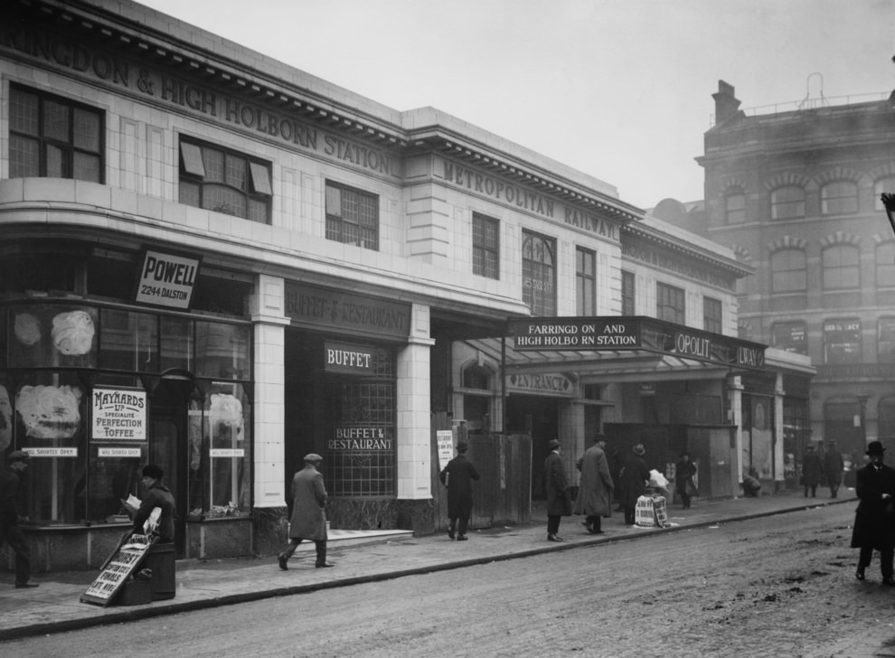 Farringdon Street (Farringdon) Station in March 1924.