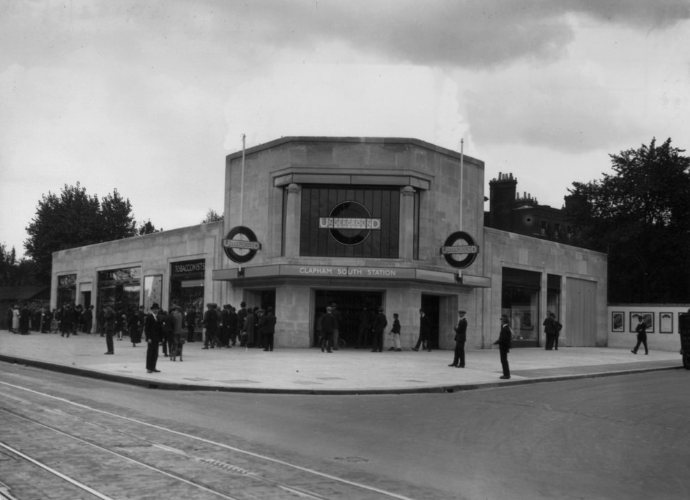 The entrance to Blackfriars Underground station, 1924.