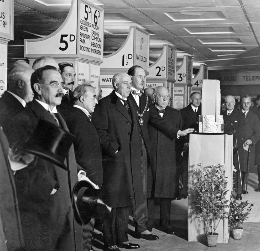 The Mayor of Westminster turns on the escalators at Piccadilly Circus in 1928.