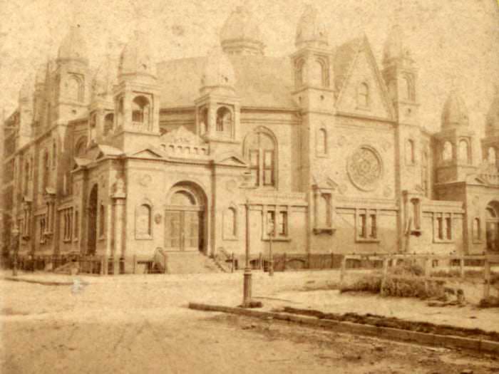 The impressive Church of the Disciples, located on 45th Street and Madison Avenue, did not make it into the 20th century. It was built in 1873, but was demolished soon after, in 1899.