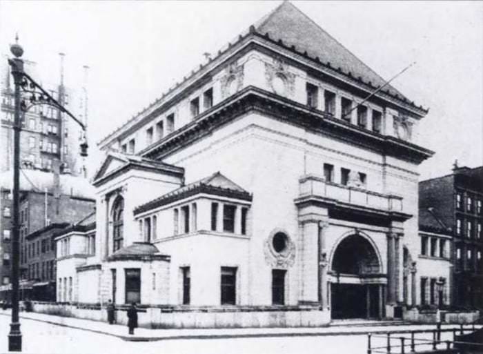 The Brooklyn Savings Bank was completed in Brooklyn Heights in 1894. While it was heralded as an architectural masterpiece, it faced the wrecking ball in 1964.