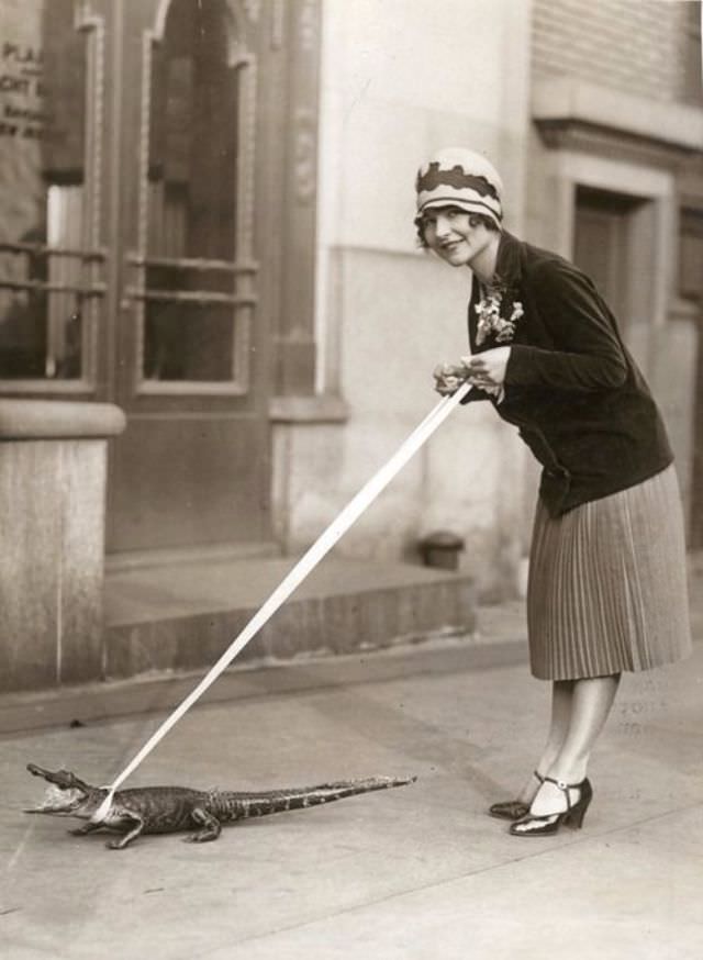 People Casually hanging Out With Alligators In The Past