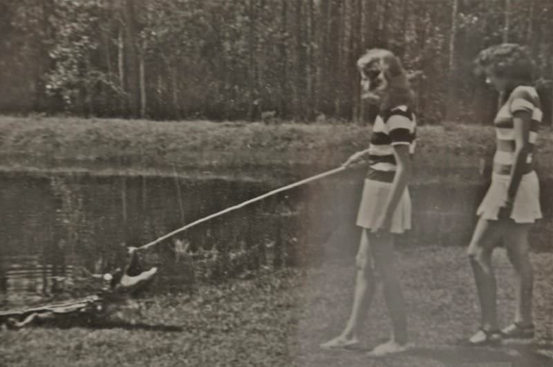 People Casually hanging Out With Alligators In The Past