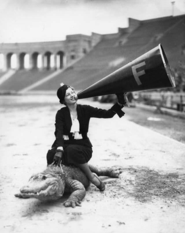 People Casually hanging Out With Alligators In The Past