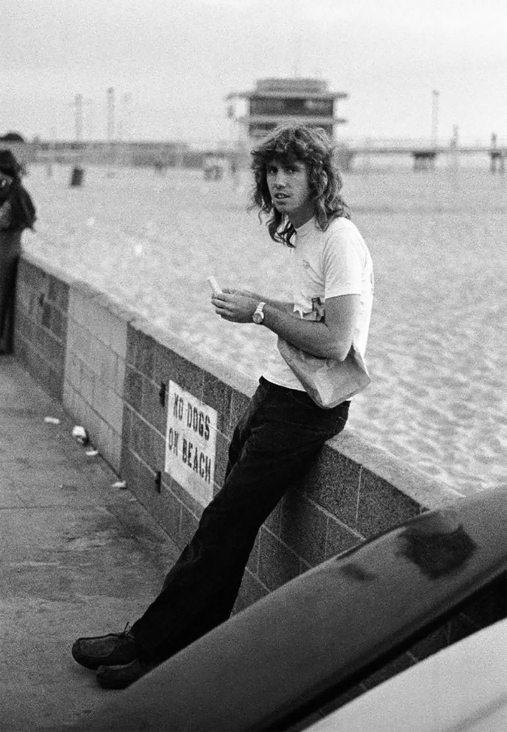 Skaters And Punkers: 50+ Stunning Photos Capturing Californian Youth From 1970s-80s