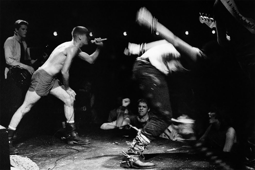 Skaters And Punkers: 50+ Stunning Photos Capturing Californian Youth From 1970s-80s