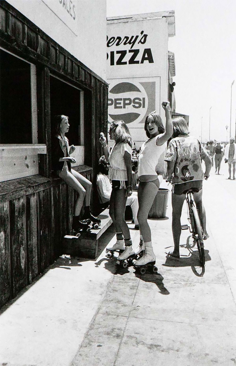 Skaters And Punkers: 50+ Stunning Photos Capturing Californian Youth From 1970s-80s