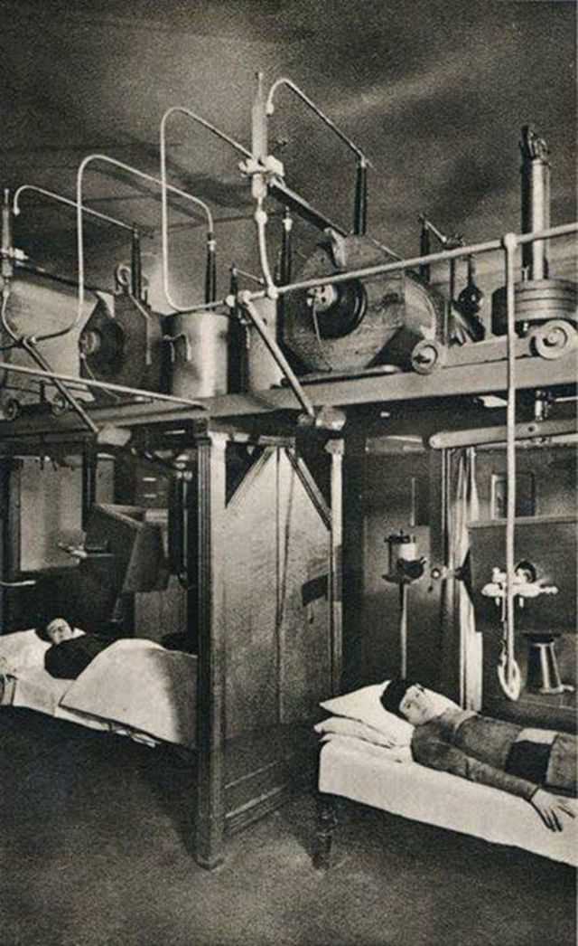 Women receiving radium therapy in the Serbian Psychiatric Hospital in Serbia in 1907.
