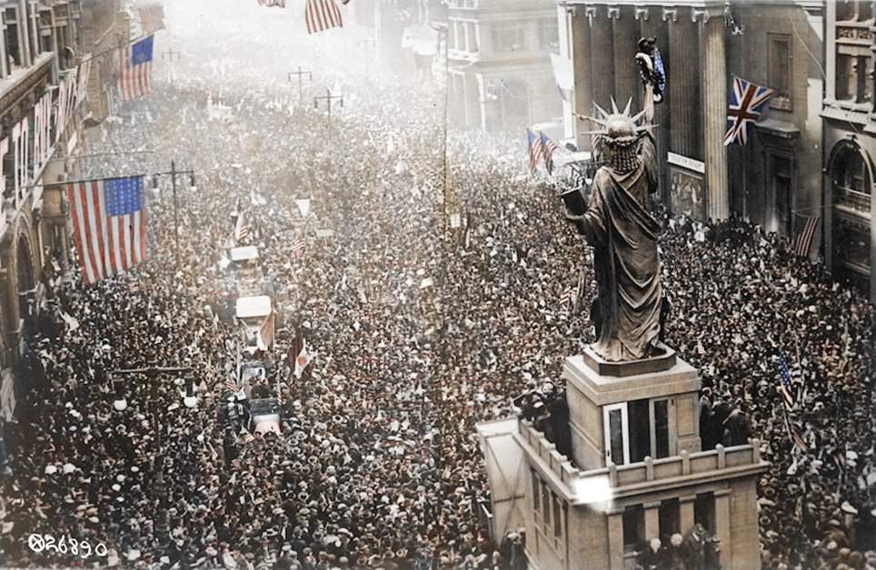 The announcement of armistice brought ecstatic scenes to Philadelphia. This picture was taken on Nov 11, 1918.