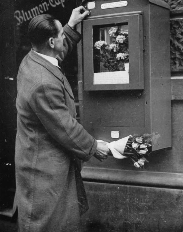 A vending machine for bouquets of flowers in Berlin.