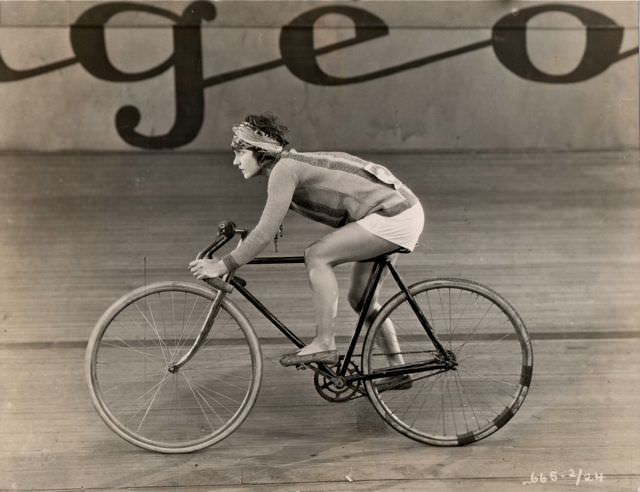 Viola Dana riding a bike – fast!