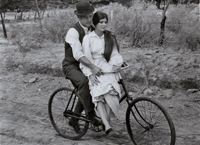 Paul Newman and Katharine Ross riding a bike