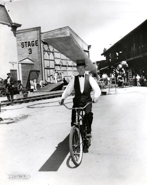 Donald O’Connor riding a bike, Buster Keatonishly.