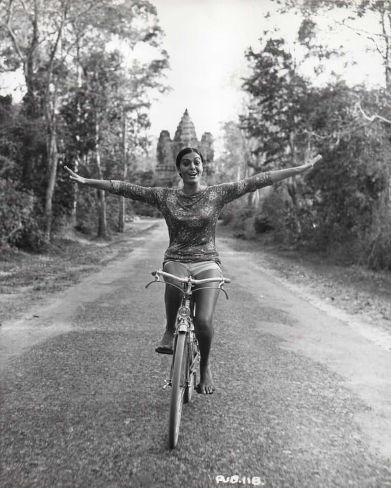 Daliah Lavi riding a bike.