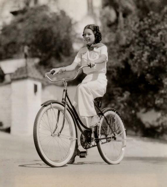 50+ Fabulous Photos Of Actresses Riding A Bicycle