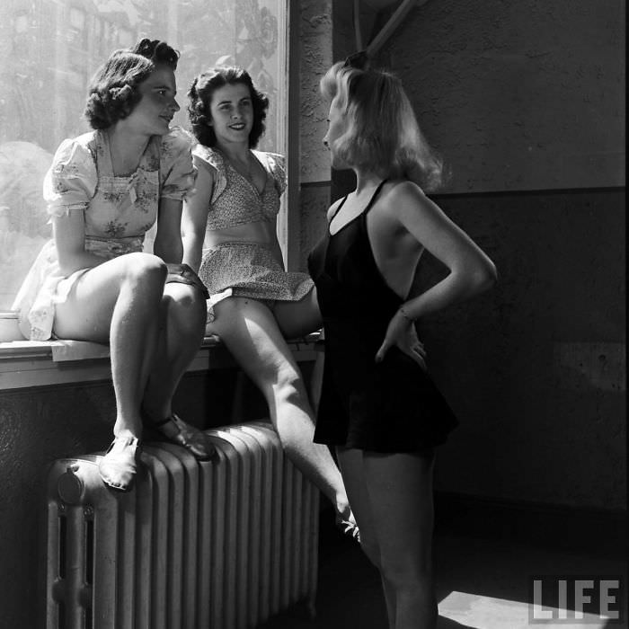 Fabulous Fashion Photography By Nina Leen From 1940-1950s