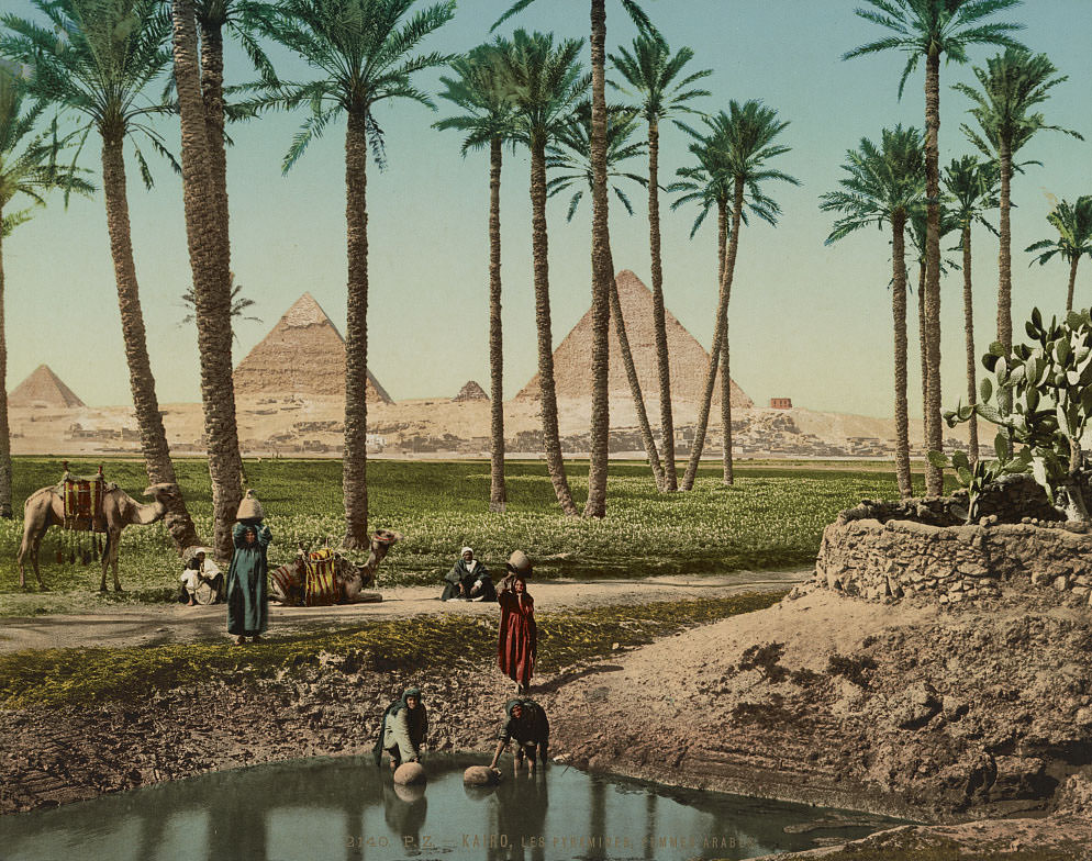 Arab women at The pyramids, 1890s