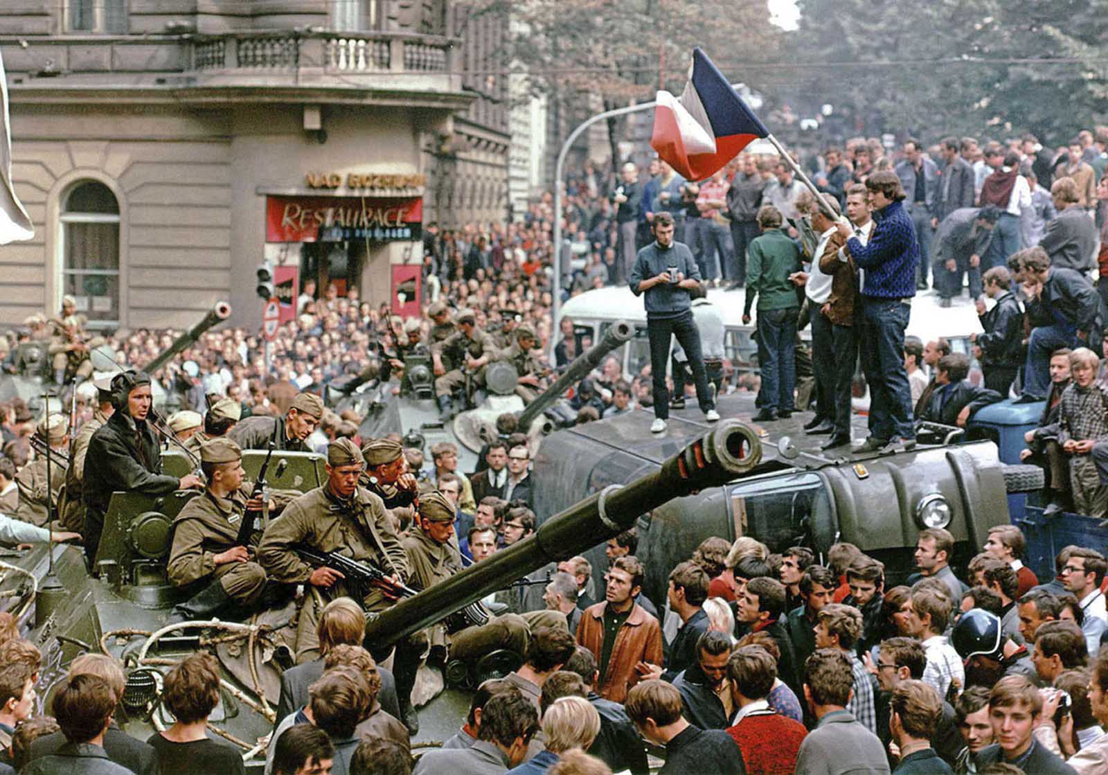 Prague residents surround Soviet tanks in front of the Czechoslovak Radio building.